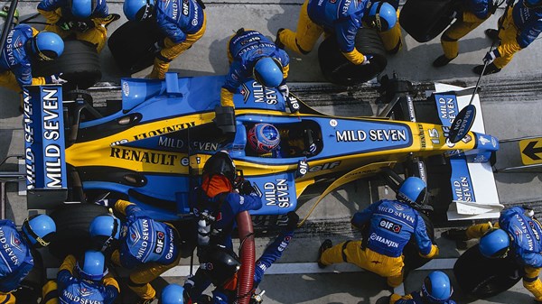 F1 فريق صيانة سيارة رينو 